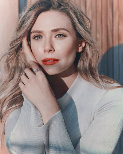 Elizabeth Olsen。关注公众号：主公真会玩，LOOK各路女星在ins上的美照。