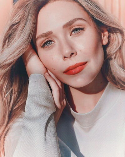 Elizabeth Olsen。关注公众号：主公真会玩，LOOK各路女星在ins上的美照。