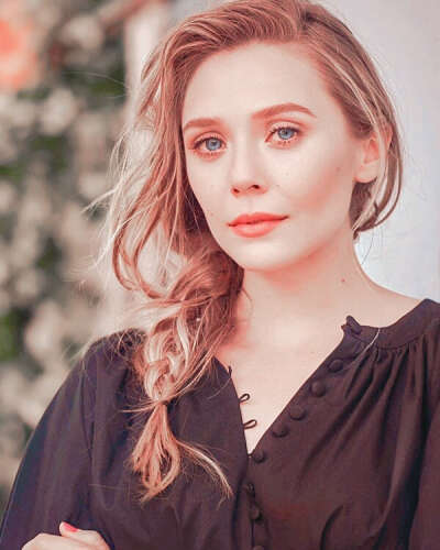 Elizabeth Olsen。关注公众号：主公真会玩，LOOK各路女星在ins上的美照。