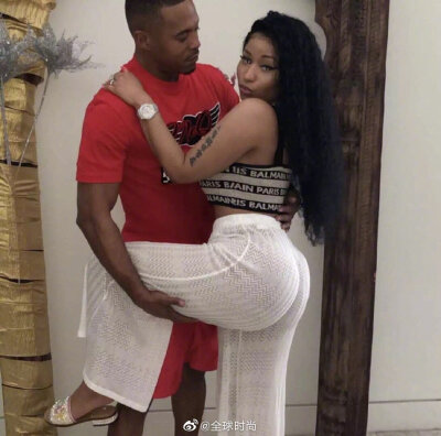 #麻辣鸡结婚了#nickiminaj 公布婚讯｜麻辣鸡在采访中宣布，已和男友领证，恭喜麻辣鸡！不知道这次会有多少男士心痛。