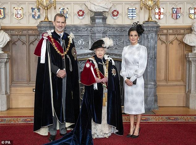 （从左至右）西班牙国王菲利普六世，英国女王伊丽莎白二世，西班牙王后莱蒂西亚