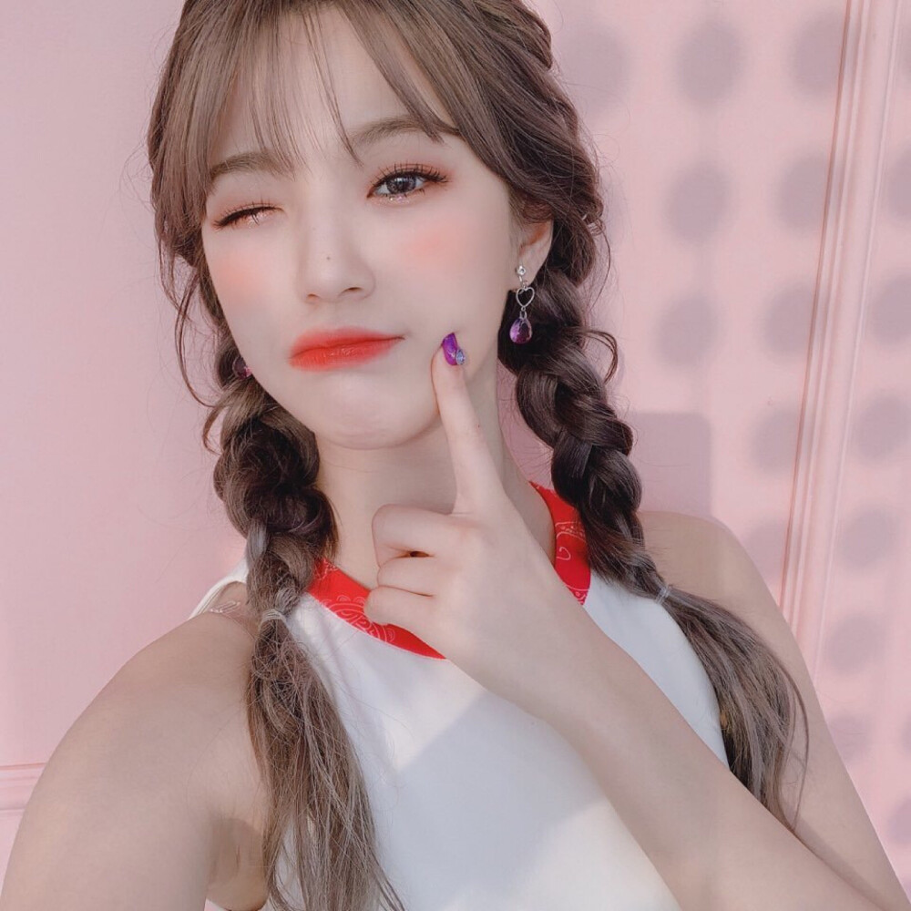 fromis9