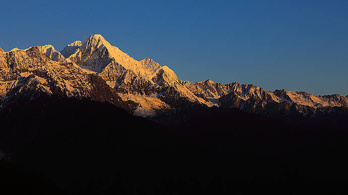 藏区最为震撼的“梅里雪山”的“日照金山”