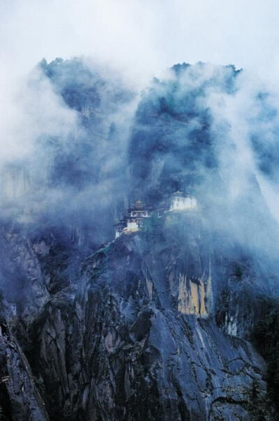 南朝四百八十寺，多少楼台烟雨中。