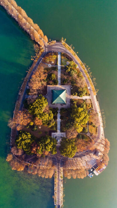 东湖是中国第二大的城中湖，现为中国水域面积最为广阔的城中湖之一。©视觉中国