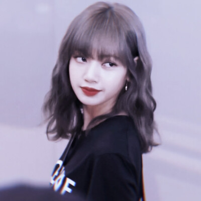 Lisa。