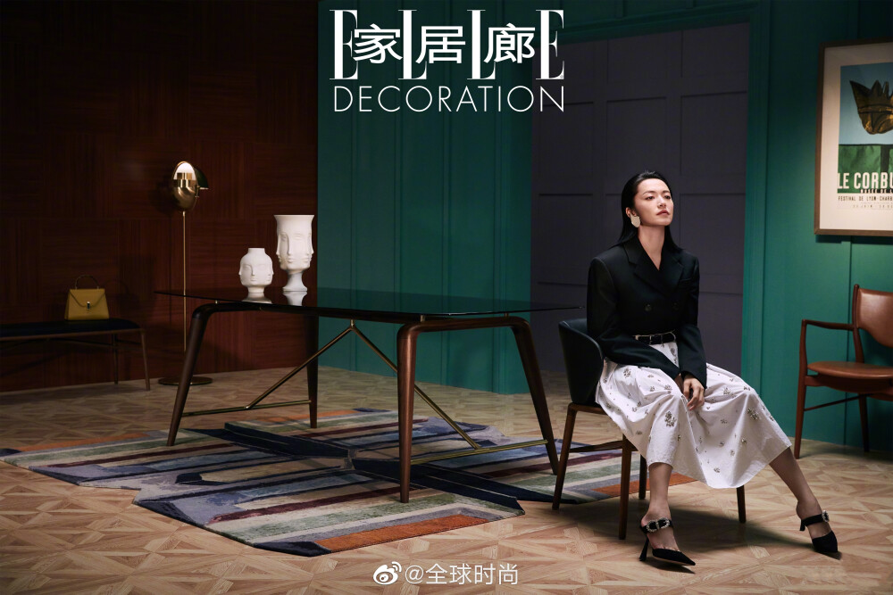 #姚晨 摩登复古风#姚晨 &amp;《ELLE DECO家居廊》周年封面｜或慵懒，或利落，或居家，或职业，有格调的装修风格和独立成熟的女性气质，一切都刚刚好。