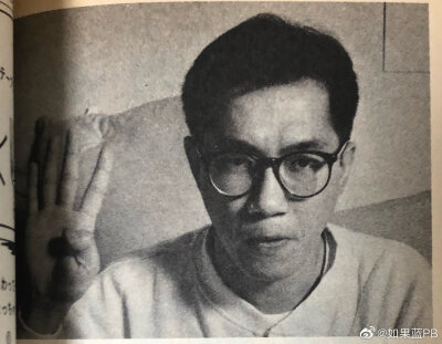 转载自如果蓝pb的微博~文字亦是*
前两天买的那本1985年5月出版的《鸟山明漫画研究所》，内容是鸟山老师教学生画漫画。
书里宝贵的教学内容就不细说了，今天想分享给大家的是另外一样宝贵的资料，书里大量的鸟山老师…