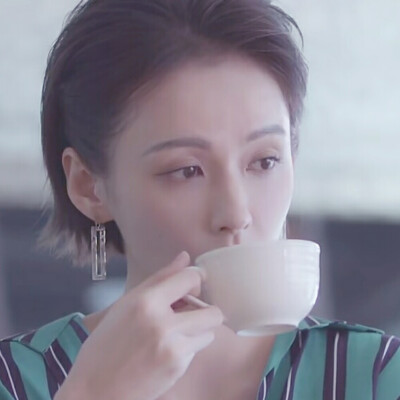 《我们不能是朋友》
〈袁艾菲-头像〉
二传请dt.朝歌