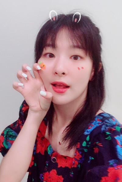 姓名：姜涩琪、강슬기、KangSeulGi
艺名：SeulGi、涩琪、슬기
昵称：熊琪、小熊
代表色：黄色
代表水果：菠萝
代表动物：小熊
注：涩琪在后记提到了自己的姓氏 为[平安康氏]