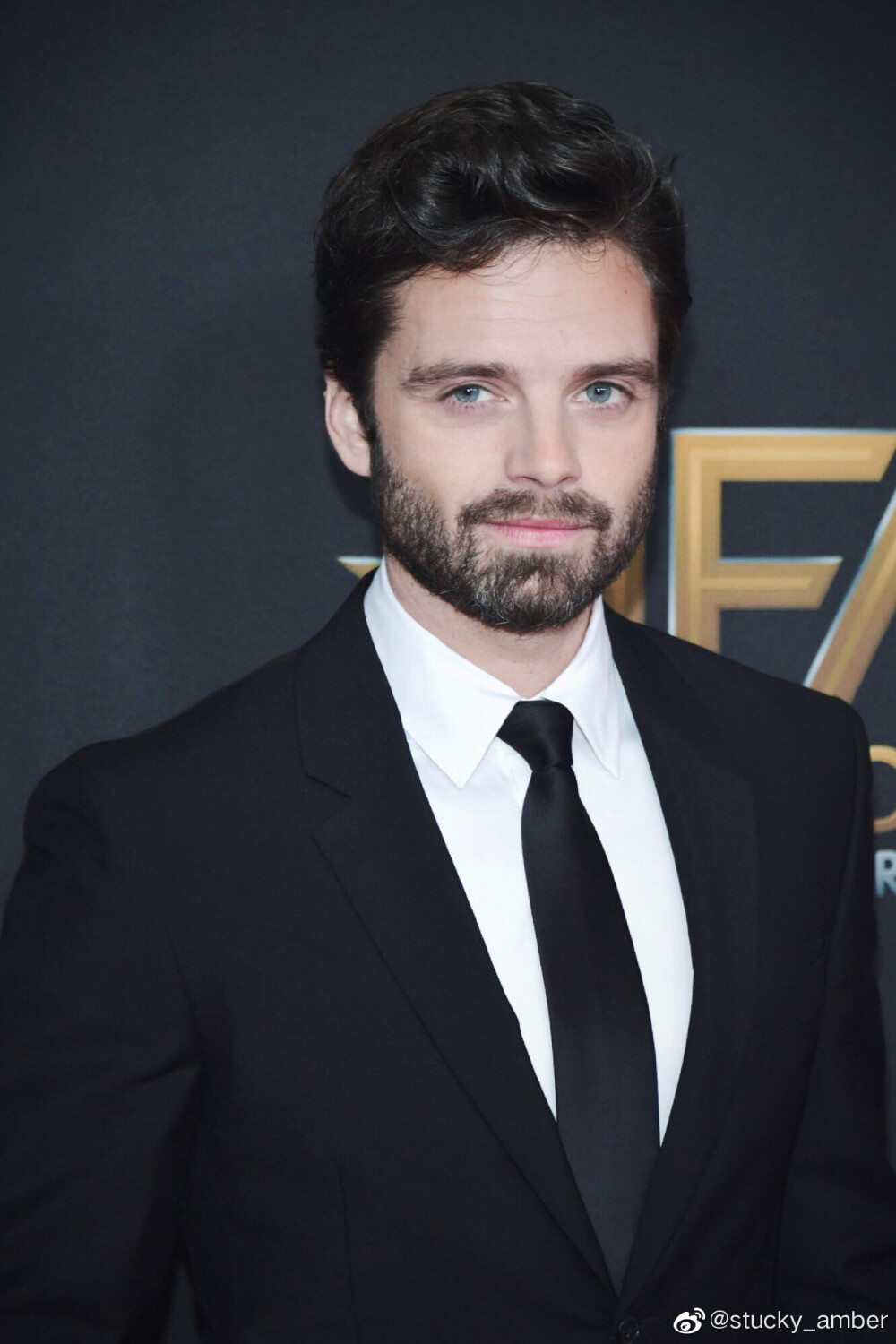 Sebastian Stan!
罗马尼亚大甜心！！！❤️❤️