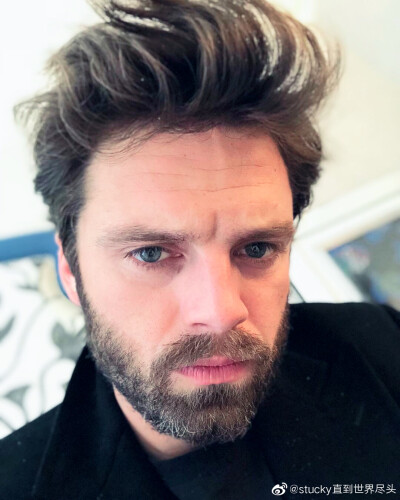 Sebastian Stan!
罗马尼亚大甜心！！！❤️❤️