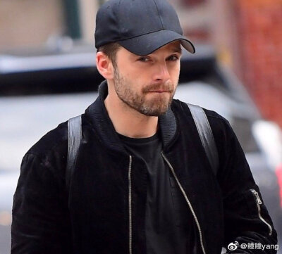 Sebastian Stan!
罗马尼亚大甜心！！！❤️❤️