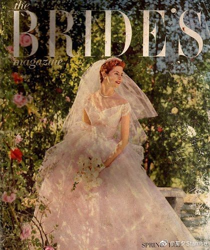 20世纪五十年代的新娘杂志封面，战后十年的时期一直是Vintage造型比较受欢迎的时期，精致而简约，从七十年代到九十年代的发型和婚纱会有些“淳朴” ​