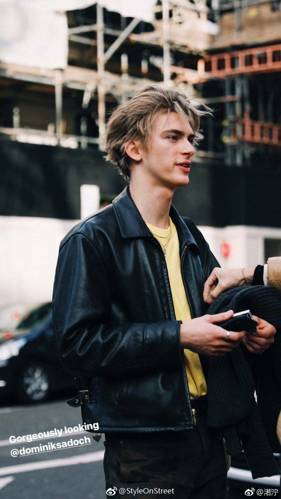 多多
Dominik Sadoch