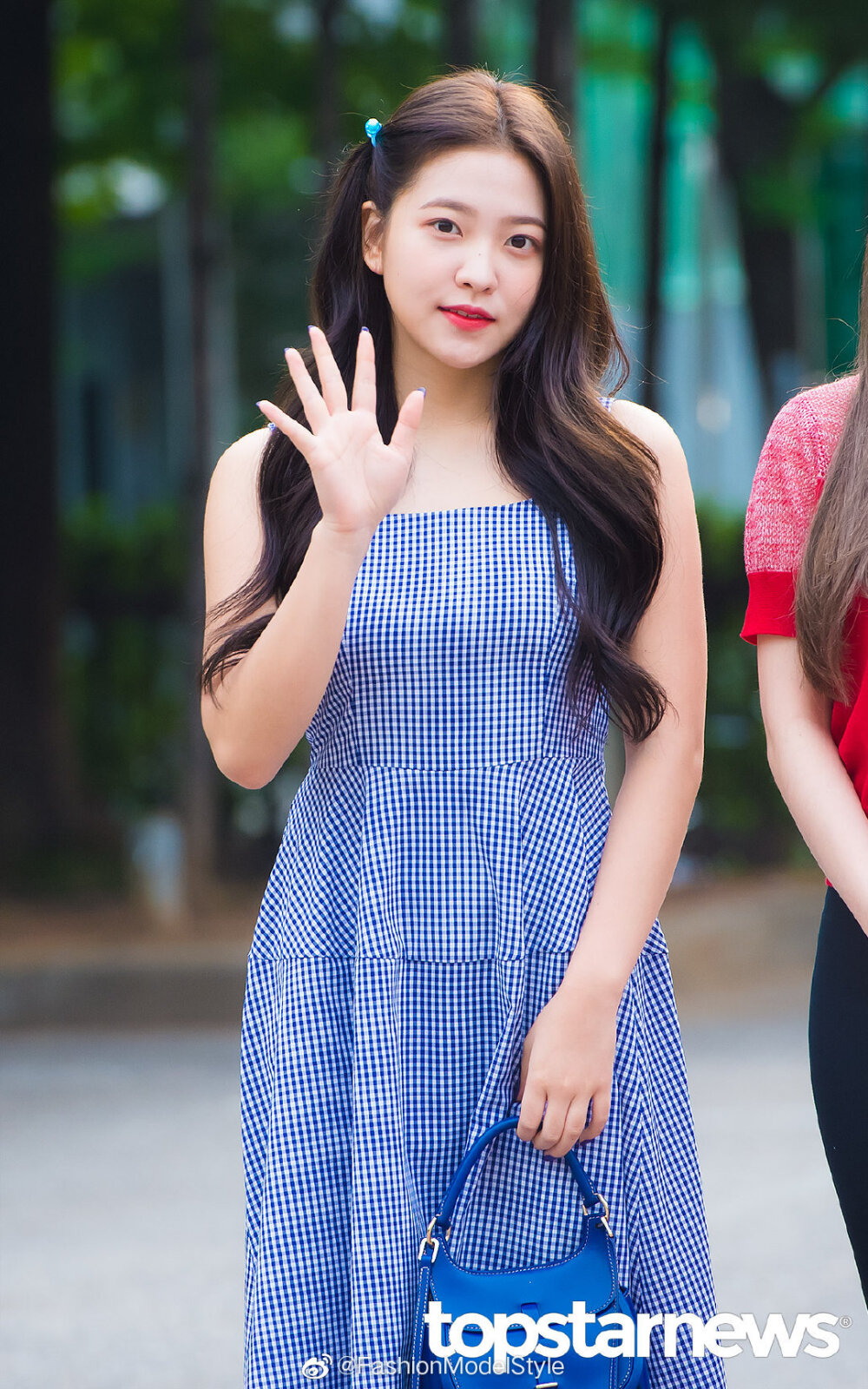 #YERI[超话]#PeaceCeleb Korea Style | Yeri 音乐银行上班搭配就甜甜的少女感 cr.Primcess305