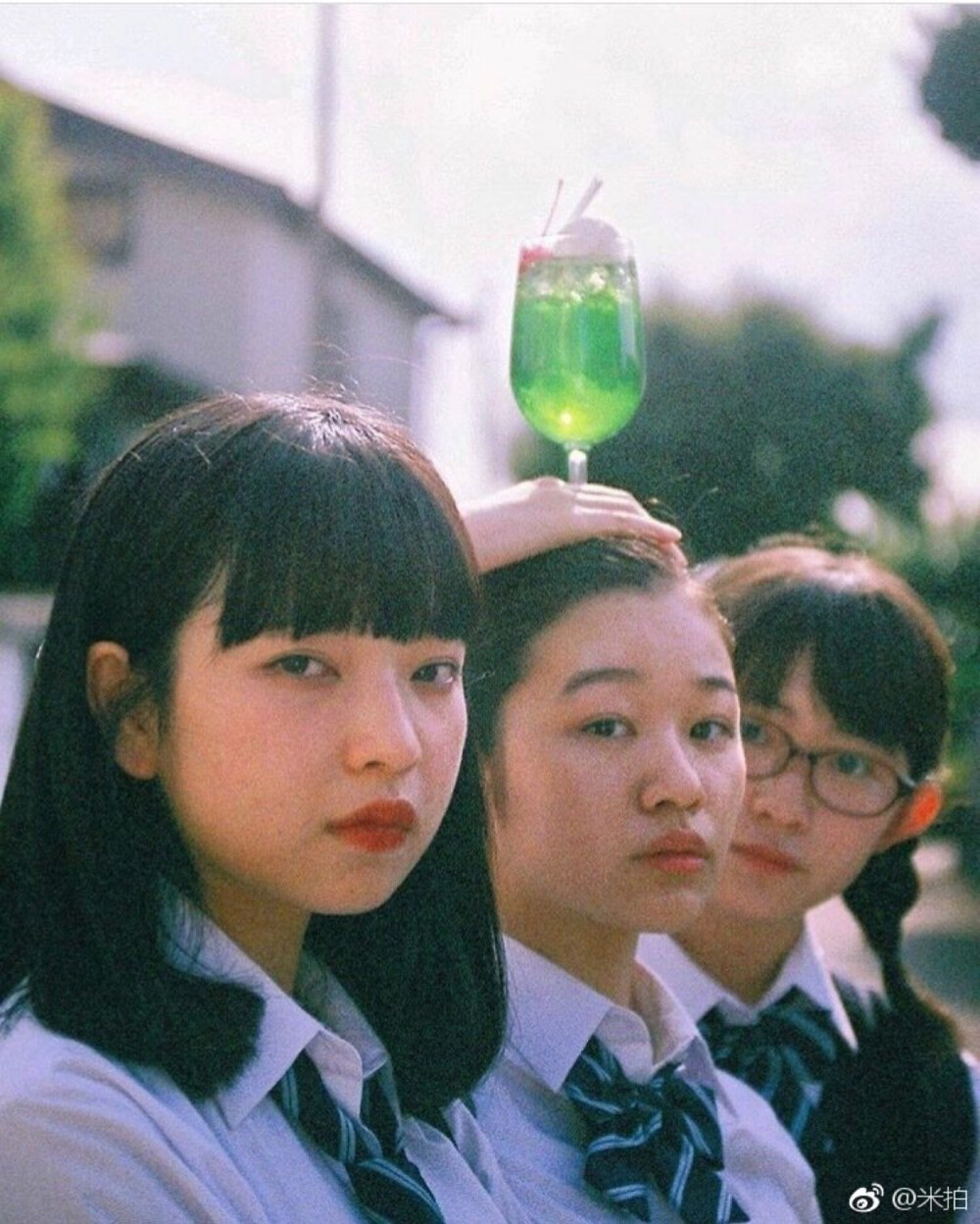 It is a picture of a drama "Weekday after school soda" I oversee. Three high school girls gather in a coffee shop for cream soda after school. You can watch it on YouTube
#枝优花##放課後ソーダ日和##creamsoda##蒼波純##森田想##田中芽衣# ​​​