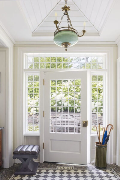 Chic Chester Cottage
Photos by Annie Schlechter for Veranda ​​​​