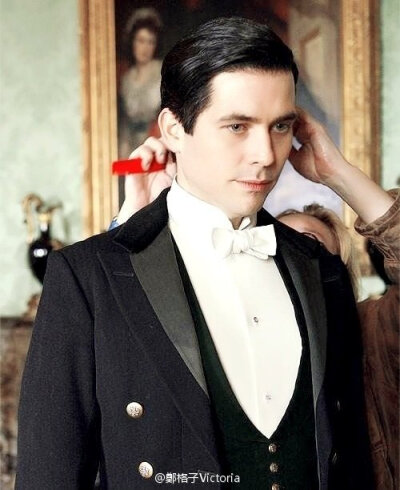 罗伯·詹姆斯-克里尔
Rob James-Collier