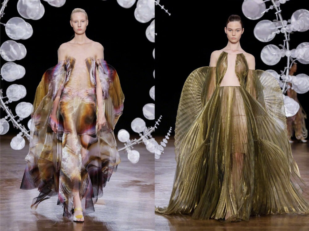 Lris Van Herpen Couture F/W 2019 ‖ 3D打印裙，未来感十足，视觉效果出色