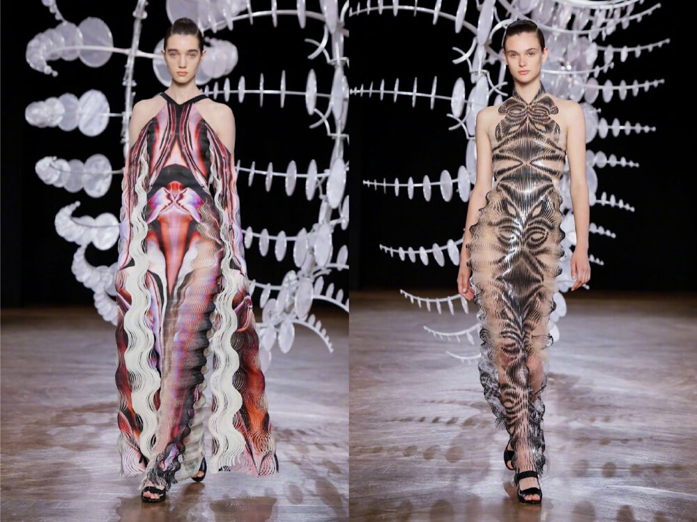 Lris Van Herpen Couture F/W 2019 ‖ 3D打印裙，未来感十足，视觉效果出色