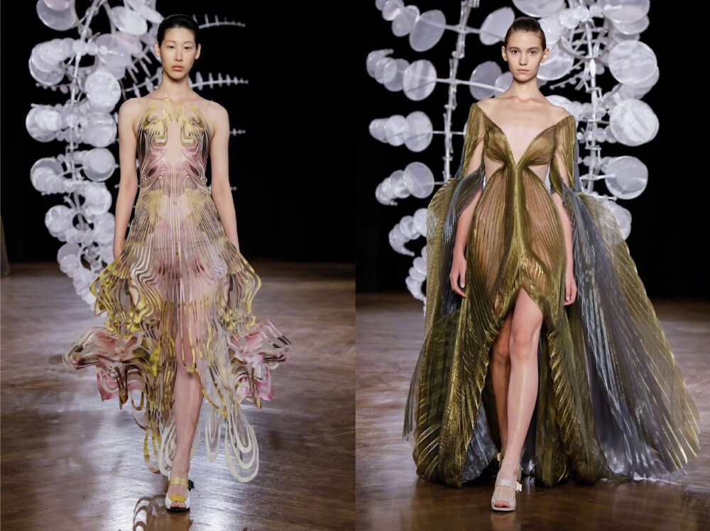 Lris Van Herpen Couture F/W 2019 ‖ 3D打印裙，未来感十足，视觉效果出色