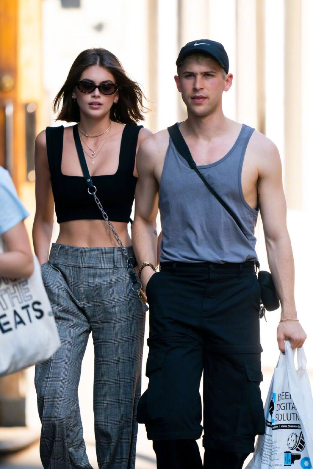 Kaia Gerber和闺蜜Tommy Dorfman