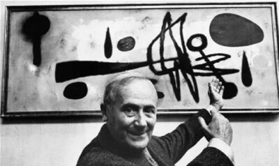 胡安·米罗（Joan Miró），与毕加索、达利齐名的20世纪西班牙最重要的艺术家之一，在三个人中，米罗的艺术生涯最长，也是活得最久的一位，其艺术创作生涯持续了近80年之久。从1956年开始定居在马略卡岛的米罗在岛上度…