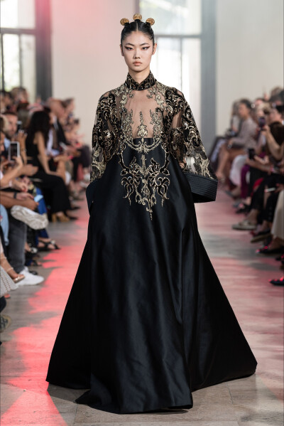 Elie Saab（艾莉·萨博）2019秋冬巴黎高级定制时装秀