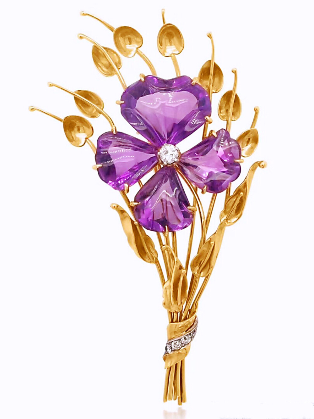 Retro时期 18K金紫水晶幸运草花型胸针
幸运草型的花朵，用迷人的紫水晶来展现，与18K金的叶子组合像是个花束，18K金，天然紫水晶，retro，尺寸5.5*9.5cm，重27.84g。