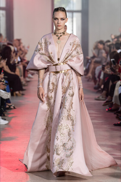 Elie Saab（艾莉·萨博）2019秋冬巴黎高级定制时装秀