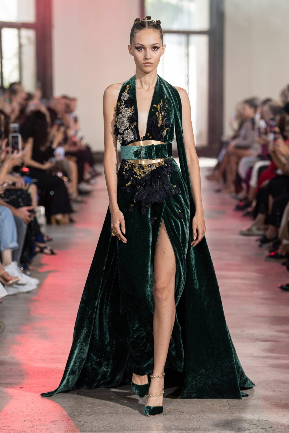 Elie Saab（艾莉·萨博）2019秋冬巴黎高级定制时装秀