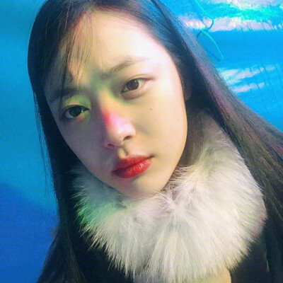  崔雪莉sulli
INS：jelly_jilli