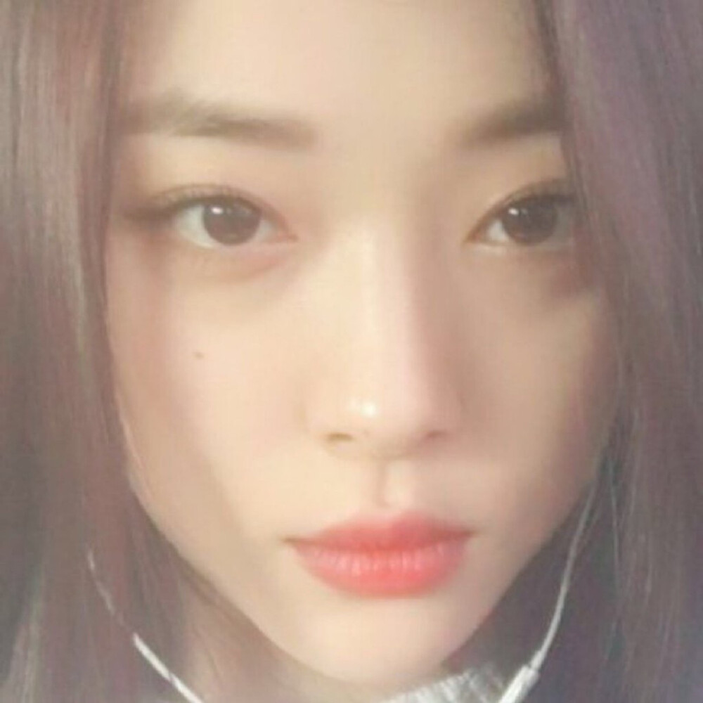  崔雪莉sulli
INS：jelly_jilli