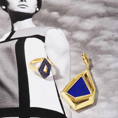        美国珠宝品牌 Rush Jewelry Design 珠宝——Icon，灵感源自法国时装设计师 Yves Saint Laurent。新作参考了1960-1970年代的 YSL 时装，再现几何图形、非透明宝石、摩洛哥蓝、灯芯绒纹理等典型元素与细节，简…