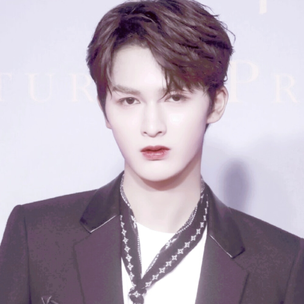 朱正廷头像▽二传标明江书沂-抱图点赞