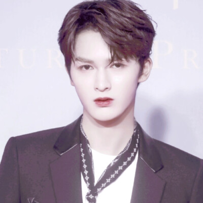 朱正廷头像▽二传标明江书沂-抱图点赞