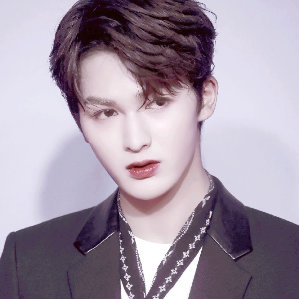 朱正廷头像▽二传标明江书沂-抱图点赞