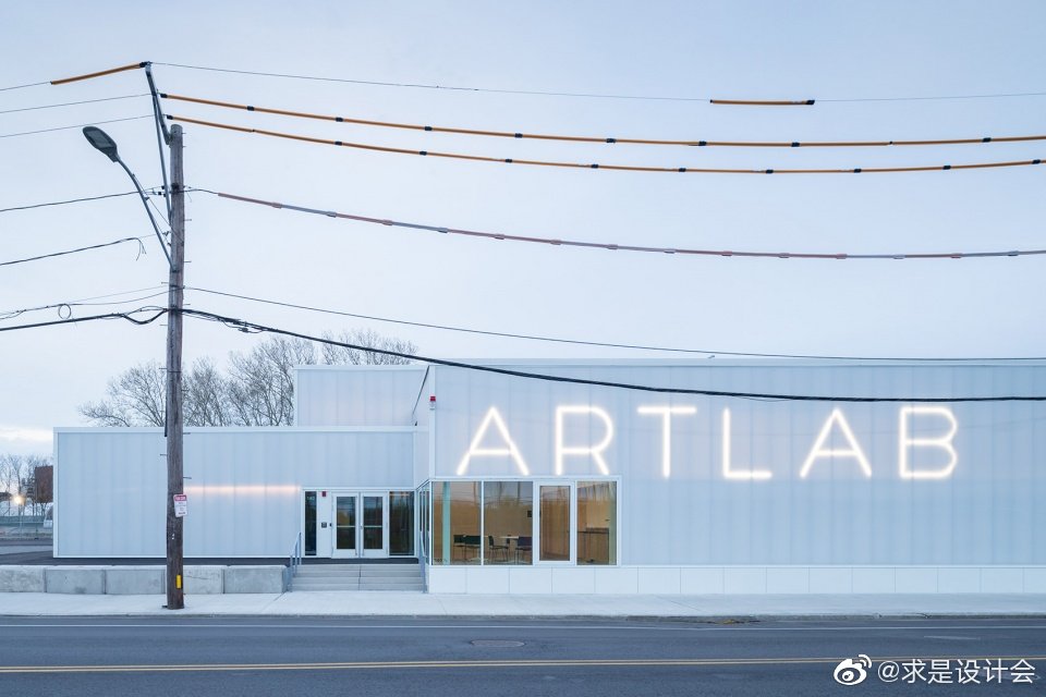 哈佛大学的 artlab 是一个跨学科的艺术空间，位于马萨诸塞州剑桥市的 Allston 校区。设计充分迎合了使用者的需要，9000 平方英尺的空间将为学生、教室、访问艺术家以及更广泛的社区提供服务。#求是爱设计#