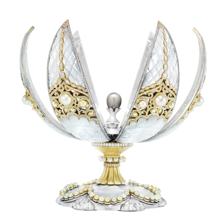 Fabergé 于2015年2月开始推出第一枚 Four Seasons 冬季主题彩蛋，随后陆续发布了秋、春、夏季主题作品，并分别进行拍卖，Four Seasons 彩蛋系列也是 Fabergé 时隔99年后，第一次重新启动帝国彩蛋的制作。