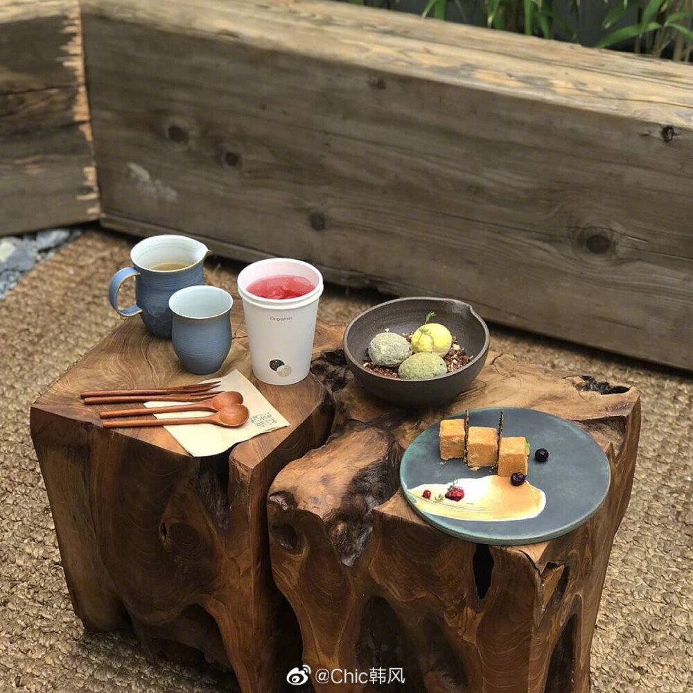 .
Shop | 古典与现代结合的精致下午茶餐桌
最近刚开业的咖啡店온고지신 “温故知新”
就像它的名字一样拥有古典与现代风格结合的魅力
地址：首尔市 관악구 관악로14길 101 2층 ​​​