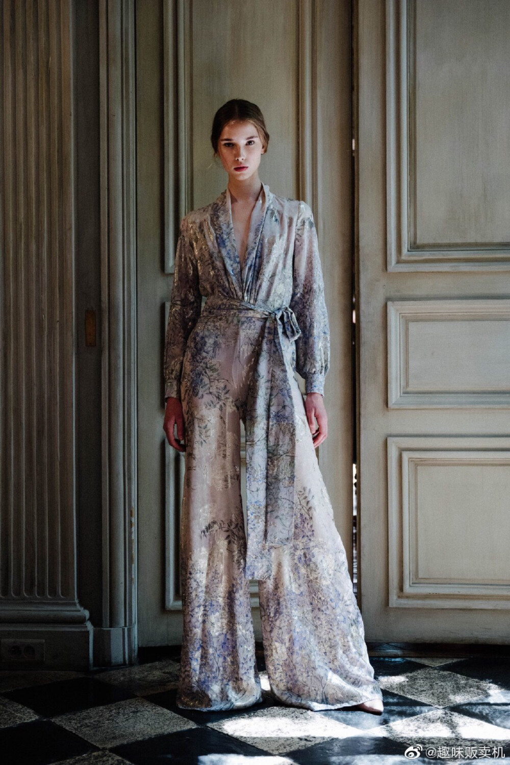 Runway | Luisa Beccaria Fall 2019 Couture，源于油画的灵感和质感。 ​​​