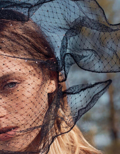 #大片收藏# Hazy Summer
Vogue China July 2019  
 Photography: Emma Tempest
 Model: Abbey Lee Kershaw
 Styling: Daniela Paudice
 Hair: Raphael Sally
 Make-Up: Georgina Graham
 Manicure: Ama Quashie ​​…