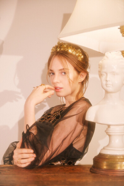 #大片收藏# Maya Hawke
Ruo Bing Li photoshoot for WWD - June 2019 ​​​