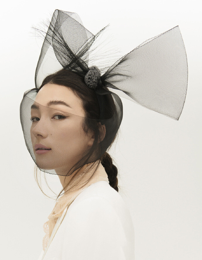 刘承羽（Natasha Liu Bordizzo），1994年8月25日出生于悉尼，中意混血女演员、模特。
2015年，与甄子丹、杨紫琼联合主演动作电影《卧虎藏龙：青冥宝剑》，在剧中饰演女二号雪瓶，并由此开始演艺生涯。2017年，确认出演喜剧电影《唐人街探案2》；同年，出演功夫电影《功守道》。 2018年2月16日，其参演的电影《唐人街探案2》在中国大陆上映。同年，出演功夫电影《功守道》 