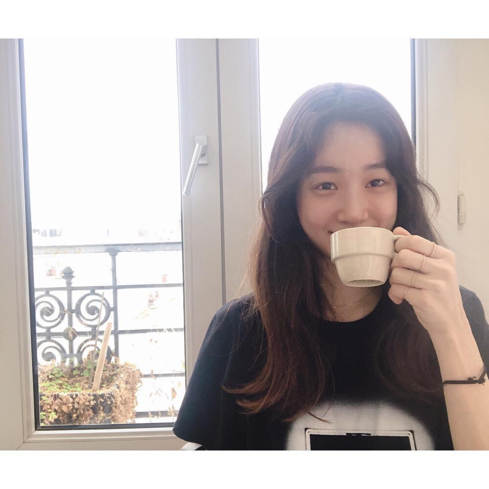 郑丽媛
Ins：yoanaloves