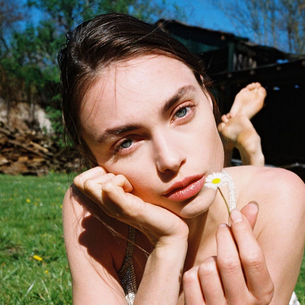 europeanandamericanfemaleheadportrait