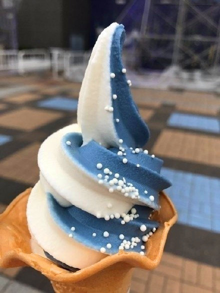 日本大阪的水族馆推出的鲨鱼冰淇淋海洋的味道