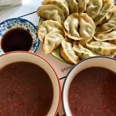 二人食早餐～
煎饺and红豆粥