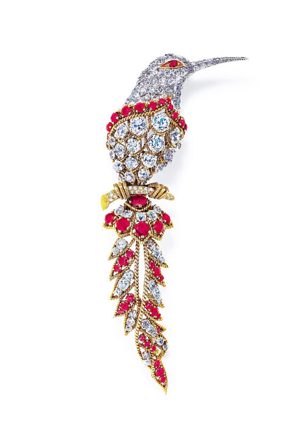 梵克雅宝出品钻石、红宝石胸针
以324,500瑞士法郎的价格拍卖